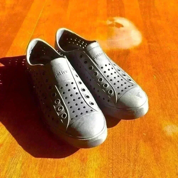 Navy women’s Native  shoes - Picture 1 of 3